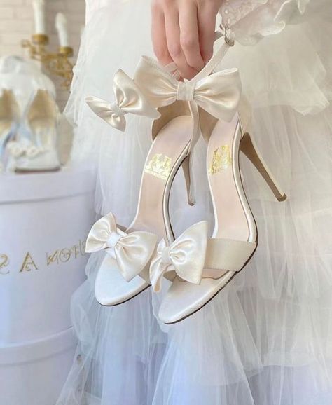 Bride Heels, Pretty Heels, Fancy Heels, Fashion Shoes Heels, Cute Shoes Heels, Shoes Heels Classy, Stunning Shoes, Heels Classy, Fancy Shoes