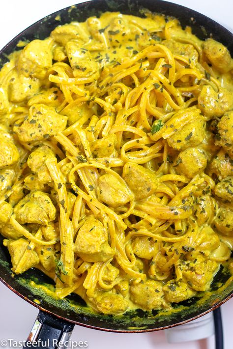 Creamy Curry Chicken Pasta - Tasteeful Recipes Curry Chicken Pasta Recipes, Creamy Curry Pasta, Curry Pasta Recipe, Curry Chicken Pasta, Chicken Curry Noodles, Curry Ideas, Curry Pasta Salad, Uni Meals, Fasta Pasta