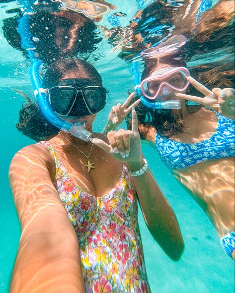 underwater picture ideas, ocean photography, summer aesthetic Underwater Picture Ideas, Aesthetic Underwater Photos, Underwater Instagram Pictures, 2024 Summer Aesthetic, Aesthetic Things To Do In Summer, Aesthetic Pictures To Take Of Yourself, Beach Water Pictures, Holiday Pictures Ideas, Ocean Pictures Ideas