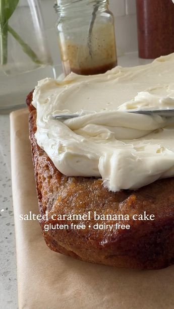 This easy, gluten free banana cake recipe couldn’t be more delicious! Imagine if banana bread and vanilla cake had a baby….that’s exactly what this delightful banana cake tastes like. Yum! Banana Cake Gluten Free, Caramel Banana Cake, Gluten Free Banana Cake, Cake Gluten Free, Banana Cake Recipe, Gluten Free Banana, Cake Tasting, Healthy Sweets Recipes, Gluten Free Food