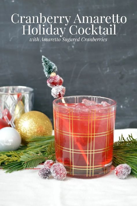 CRANBERRY AMARETTO COCKTAIL WITH AMARETTO SUGARED CRANBERRIES Cocktails Amaretto, Amaretto Cocktails, Cocktail Amaretto, Amaretto Drinks, Xmas Cocktails, Easy Holiday Cocktails, Cranberry Drinks, Virgin Drinks, Cranberry Cocktail