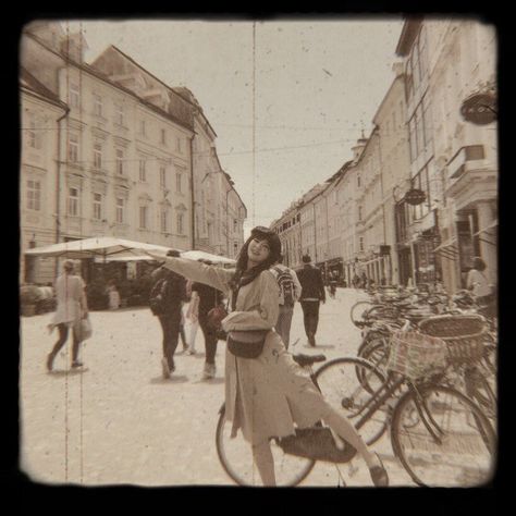 1990s Photos, Trip To Europe, Kang Seul-gi, Fotografi Vintage, Kang Seulgi, Vintage Icons, Red Velvet Seulgi, Aesthetic Photography Nature, Bts Aesthetic Pictures