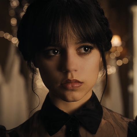 Jenna Ortega As Wednesday Addams, Wednesday Addams Fringe, Jenny Ortega Wednesday Addams, Jenny Ortega Wednesday, Wednesday Addams Bangs, Wednesday Bangs, Wednesday Ortega, Jenna Ortega Drawing, Wednesday Addams Hair