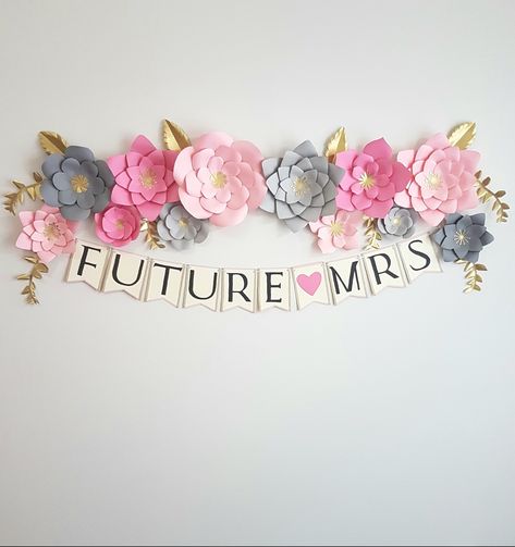 Bridal Shower Ideas Diy, Summer Bridal Shower Ideas, Paper Flowers Diy Wedding, Bridal Shower Decorations Elegant, Paper Flowers Wedding Bouquet, Bridal Shower Decorations Diy, Diy Paper Flowers, Bridal Shower Banner, Flower Wall Wedding