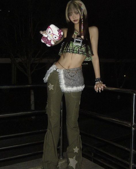 Y2k Performance Outfits, Chinese Y2k, Y2k Outfits Aesthetic, 2000s Japanese Fashion, Green Y2k, Preformance Outfits, 2000s Outfits, Gyaru Fashion, Y2k Outfits