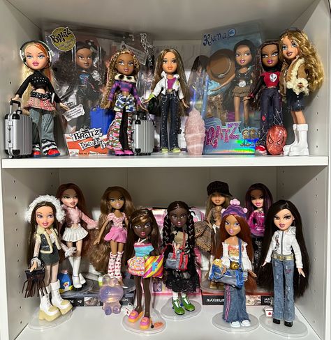 My Bratz Collection 2023✨💕 #bratz #bratzdoll #y2k #aesthetic Bratz Doll Collection Display, Bratz Collections, Brats Aesthetic, Brat Doll, Barbie Room, Bratz Inspired Outfits, Y2k Pink, Bratz Doll, Monster High Dolls