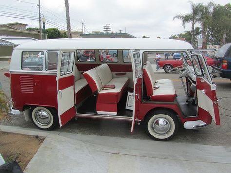 Red and White VW Bus 1966 Barn Door. I have always wanted one! | re-pinned by http://www.wfpblogs.com Kombi Food Truck, Kombi Trailer, Vw Minibus, Vw Bus Interior, Kombi Motorhome, T3 Vw, Carros Retro, Kdf Wagen, Volkswagen Vans