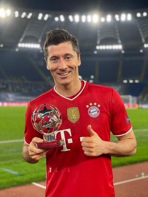 Lewandowski Bayern, Instagram Man, 2022 Fifa World Cup, Man Of The Match, Fc Bayern Munich, Robert Lewandowski, Football Player, Uefa Champions League, Bayern Munich