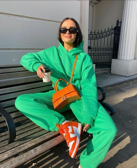 Moda Streetwear, Looks Street Style, Streetwear Fashion Women, Green Outfit, Sporty Outfits, Mode Streetwear, Colourful Outfits, Fesyen Wanita, Winter Fashion Outfits