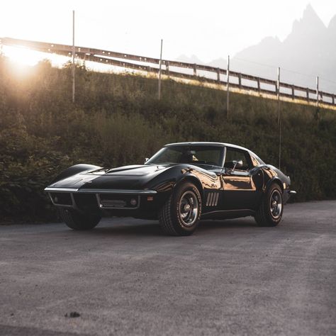 1969 Black Corvette, Classic Corvette Stingray, 1969 Corvette Stingray Black, Chevrolet Corvette Stingray 1969, Corvette Stingray Aesthetic, Old School Corvette, Corvette Stingray 1969 Wallpapers, Corvette Stingray Black, 1992 Corvette