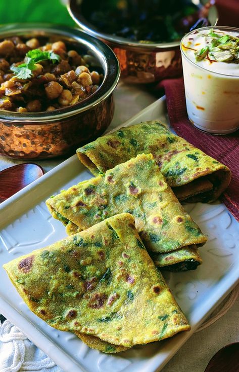 Methi Thepla Methi Thepla, Indian Food Photography, Pav Recipe, Fenugreek Leaves, Paratha Recipes, Vegan Alternatives, Hd Pictures, Veg Recipes, Healthy Dishes