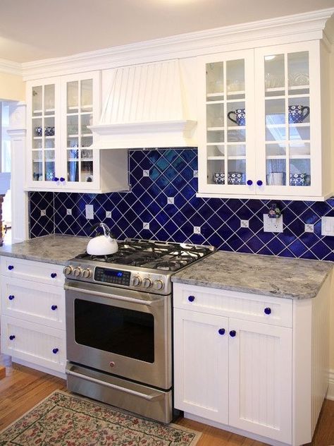 colorful kitchen backsplash ideas | Colorful And Original Kitchen Backsplash Ideas | Home Sweet Home, tha ... Blue Kitchen Inspiration, Cobalt Blue Kitchens, Colorful Kitchen Backsplash, Blue Backsplash Kitchen, Backsplash Herringbone, Kitchen Open Concept, Blue Kitchen Tiles, Kitchen New York, Blue Kitchen Decor