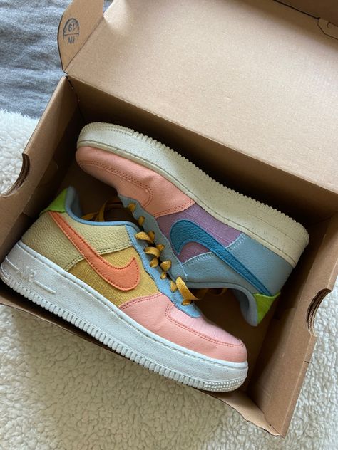 Colorful Nike sneakers for summer Nike Air Force 1 Change Color In Sun, Nike Sun Club, Nike Summer Shoes, Sneakers Air Force, Shoes For School, Shoes Sneakers Nike, Summer Sneakers, Shoes Summer, Air Force Ones