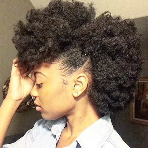 Full Frohawk | It’s easy to find yourself in a rut when it comes to styling your natural hair. Type 4c Hairstyles, Cute Natural Hairstyles, Mode Tips, 4c Natural, 4c Natural Hair, Pelo Afro, Healthy Natural Hair, Afro Puff, 4c Hair