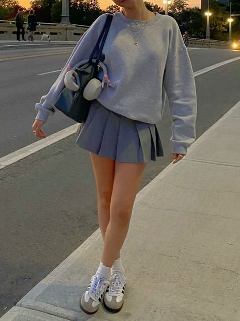 Styling Pleated Skirt Mini, Pleated Skirt With Converse, Paris Going Out Outfit, Outfit Ideas Skirt Short, Grey Mini Skirt Outfit Summer, Skirt With Baggy Shirt, Skirt And Pullover Outfit, Sambas And Skirt Outfit, Light Gray Skirt Outfit