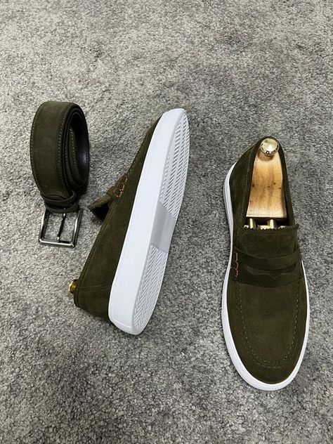 There is as a gag and the hair part is quite rough. The price is appropriate. Suede Loafers Men Outfit, Loafers Men Outfit, Bell Bottom Jeans Outfit, Mens Suede Loafers, Black Loafers Men, Mens Leather Loafers, Mens Loafers, Black Men Fashion Swag, Care Care