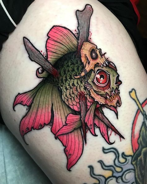 Out of Step Books & Gallery on Instagram: “Such a rad #skull #fish #tattoo that @benoztattoos recently created! Be sure to visit @benoztattoos for tons of #inspiring #tattoos and…” Tattoo That Looks Like A Sticker, Small Neo Traditional Tattoo, Traditional Tattoo Animals, Neo Traditional Art, Goldfish Tattoo, Neo Traditional Tattoos, Neo Tattoo, Food Tattoos, Traditional Tattoo Art