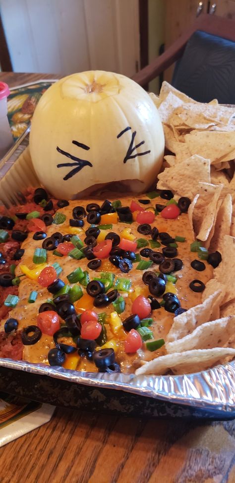 Spooky Queso Dip, Taco Bar For Halloween Party, Halloween Taquitos, Halloween Chips And Salsa, Halloween Nachos Ideas, Spooky Nacho Bar, Taco Halloween Party, Halloween Nachos Bar, Taco Bar Halloween Party