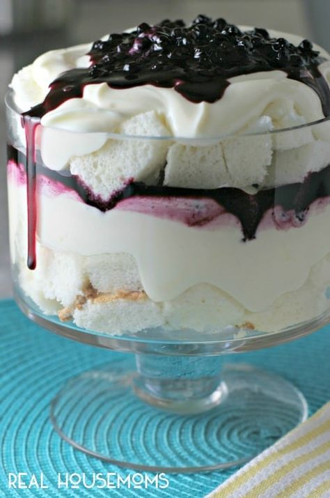 Healthy Trifle Recipes, Yogurt Trifle, Healthy Trifle, Lemon Blueberry Trifle, Cheesecake Parfait Recipes, Trifle Bowl Recipes, Refrigerated Desserts, Mason Jar Recipe, Sugar Free Pudding