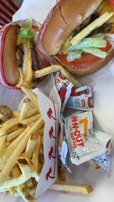 Burgers and fries from IN-N-OUT burger in California In N Out Burger, In-n-out Burger, In N Out, Milkshakes, Dog Bun, Hot Dog Buns, Hot Dogs, Right Now, Bread