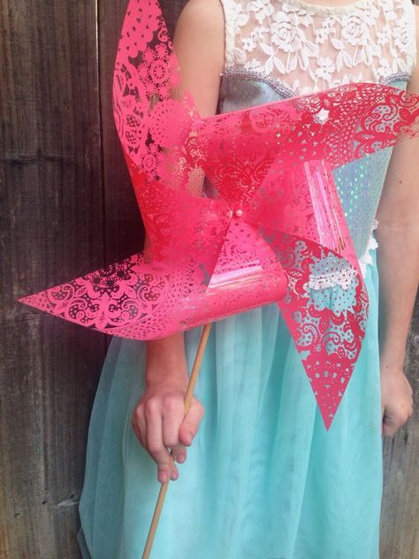 A Pretty Pinwheel Flower Girl Alternative, Flower Girl Ideas, Petal Toss, Flower Girl Petals, Alternative Bride, Wedding Petals, Nontraditional Wedding, Wedding Welcome Signs, Pretty Wedding