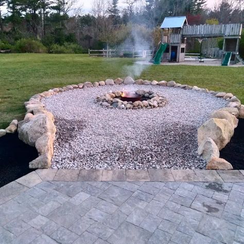 Fire Pit Gravel, Cheap Fire Pit, Modern Gardening, Outdoor Fire Pit Seating, Easy Fire Pit, Garden Sanctuary, Backyard Bonfire, Brick Fire Pit, Outdoor Fire Pit Designs