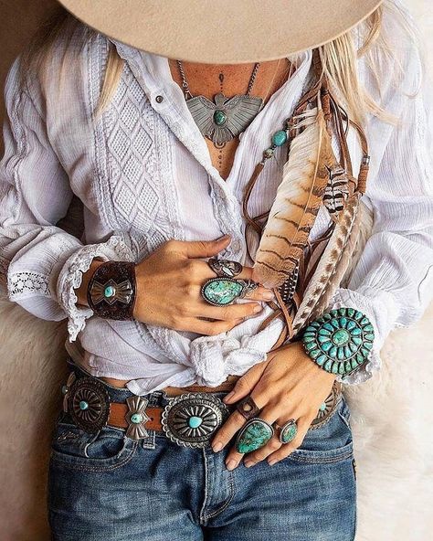 @boholic.tribe Boho clothing boutique Hippie Elegante, Bohemian Schick, Look Hippie Chic, Look Boho Chic, Estilo Hippy, Mode Hippie, Bohemian Mode, Estilo Hippie, Turquoise Jewelry Native American