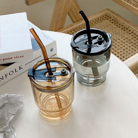 Wholesale ins cold brew coffee tea glass drinking straw with lid Glass Iced Coffee Cup, Coffee Cup With Lid, Coffee Thermos, Coffee Cup Design, Glass Coffee Cups, Cup With Lid, Iced Coffee Cup, Water Bottle With Straw, Glass Water Bottle