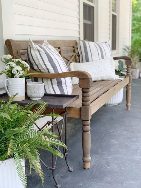 How to create a classic & traditional front porch for summer time! I loved hanging these flower baskets, adding throw pillows to our bench, and learning how to create a summer planter. #summer #summerdecor #frontporch Traditional Front Porch, Farmers Porch, Front Porch Bench, Modern Farmhouse Floorplan, Front Porch Furniture, Porch Bench, Porch Sitting, Rustic Porch, Farmhouse Flooring