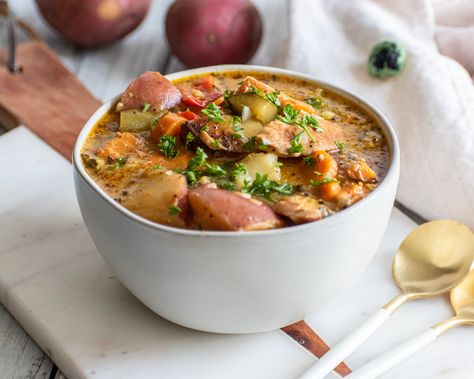 Chicken Potato Stew, Chicken Vegetable Stew, Chicken Potato Soup, Veggie Stew, Potato Stew, Health Essentials, Chicken Potato, Chicken Chunks, Stew Chicken Recipe