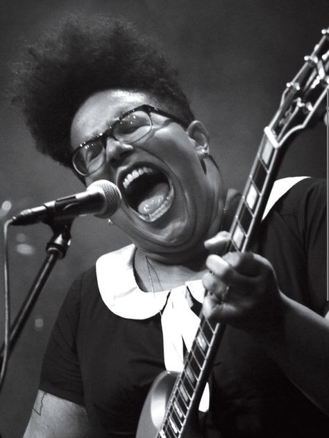 Aesthetic Singing Pictures, Singing Pictures, Aesthetic Singing, Lalah Hathaway, Brittany Howard, Alabama Shakes, Music Artwork, Women In Music, Music Players