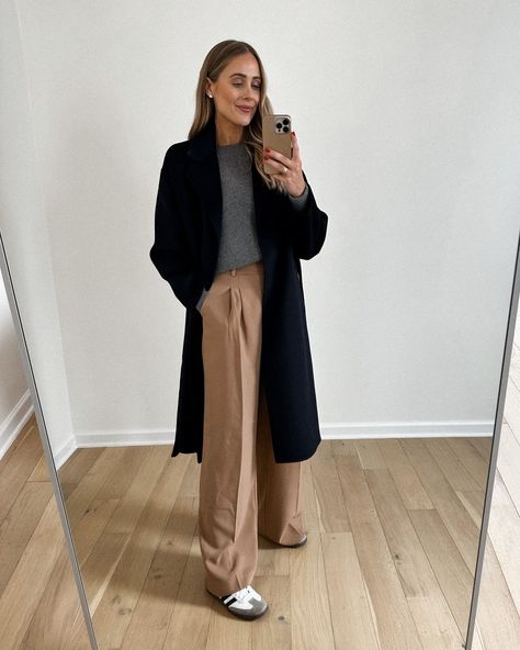 Business Casual Dress With Sneakers, Beige Wide Leg Trousers Outfit Winter, New Balance Work Outfit, Women Dressy Outfits, Trousers And Sneakers Outfit, Camel Trousers Outfit, Ta Outfits, Trousers Outfit Winter, Italy Wardrobe