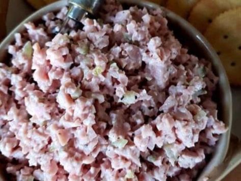 Rediscover a Classic: Bologna Salad Recipe Brings Back Old-School Flavor - NewsBreak Bologna Salad, Sandwich Spread Recipes, Big Mac Sauce Recipe, Mac Sauce Recipe, Gourmet Dishes, Vegetable Dips, Crab Cake Recipe, Cheese Dog, Ham Salad