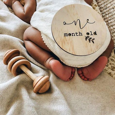 Baby Milestones Pictures, Foto Newborn, Monthly Baby Pictures, Baby Milestone Photos, Monthly Baby Photos, Milestone Pictures, Newborn Baby Photoshoot, Baby Milestone Cards, Newborn Baby Photos