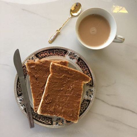 breakfast aesthetic Biscoff Toast, Biscoff Aesthetic, Biscoff Spread, Food Inspo, Start The Day, Croissant, Bon Appetit, Toast, To Start