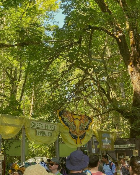 Maddie Core, Oregon Country Fair, 90s Country, Peach Pit, Hippie Lifestyle, Hippie Aesthetic, Country Fair, Hippie Life, Queer Art