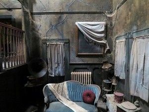 Italian Bedroom Aesthetic, Haunted House Attractions, Haunted Attractions, Miniature Photography, Tiny House Layout, Chic Halloween, Dead End, Italian Decor, Horror Nights