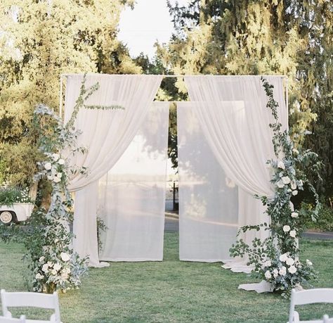 Ceremony Backdrop Outdoor, Spring Wedding Decorations, Cottage Wedding, Wedding Ceremony Backdrop, Outdoor Wedding Decorations, Ceremony Backdrop, Wedding Aisle, Wedding Ceremony Decorations, Wedding Deco