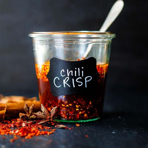 Chili Crisp Recipe, Easy Homemade Chili, Chili Oil Recipe, How To Make Chili, Chili Crisp, Sichuan Province, Ginger Slice, Fried Shallots, Homemade Chili