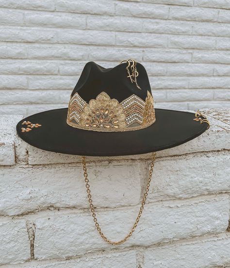 Diy Leather Hat, Custom Fedora Hat, Custom Fedora, Wide Hat, Luxury Details, Painted Hats, Looks Country, Hat Ideas, Fancy Hats