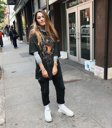 chelsea cutler on Instagram: “Angsty girl thriving in fall , loves turtlenecks and hates ankle socks” Chelsea Cutler Concert Outfit, Chelsea Cutler, October 10, Fit Inspo, Ankle Socks, Concert Outfit, Fitness Inspo, Summer Style, Simple Style