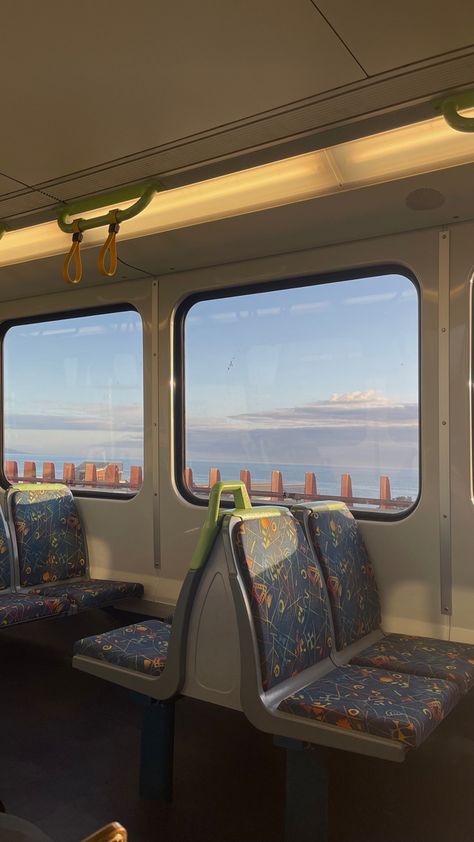 Melbourne Train Aesthetic, Australian University Aesthetic, Melbourne Summer Aesthetic, Australia School Aesthetic, School In Australia, Moving To Australia From Uk, Working In Australia, Australia University Aesthetic, Australian Lifestyle Aesthetic