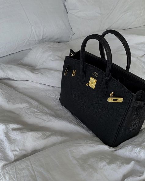 Black Birkin Bag, Black Birkin, Dream Handbags, Autumn Palette, Travel Chic, Super Rich Kids, Bag Obsession, Dior Jewelry, Fancy Bags