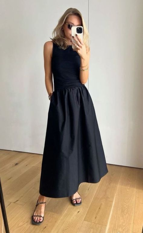 48 Skirts And Sandals Outfits For Summer - Styleoholic Black Full Skirt Outfit, Full Skirt Outfit, Sandals Outfits, Outfits For Summer, Summer Capsule Wardrobe, Mama Style, Langer Rock, Majorca, Mein Style