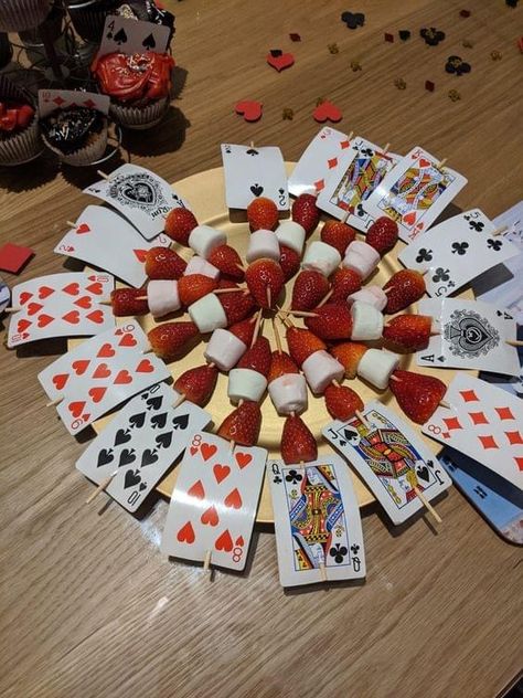 Cool Party Snacks, Vegas Theme Food, Poker Party Ideas Food, Vegas Theme Party Decorations, Mafia Party Decorations, Casino Theme Party Food, Las Vegas Theme Party, Las Vegas Party Decorations, Casino Food