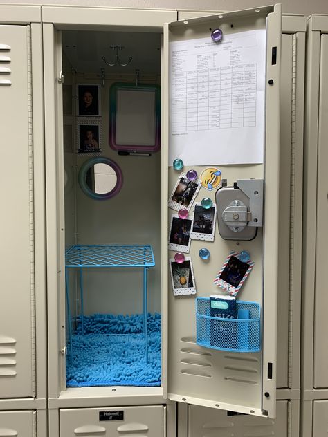 Loker Sekolah Aesthetic, Middle School Locker Ideas Aesthetic, School Locker Decorations Aesthetic, Aesthetic Locker Ideas For School, Work Locker Ideas, Small Locker Organization, Locker Ideas Aesthetic, Locker Inspo Aesthetic, Loker Ideas