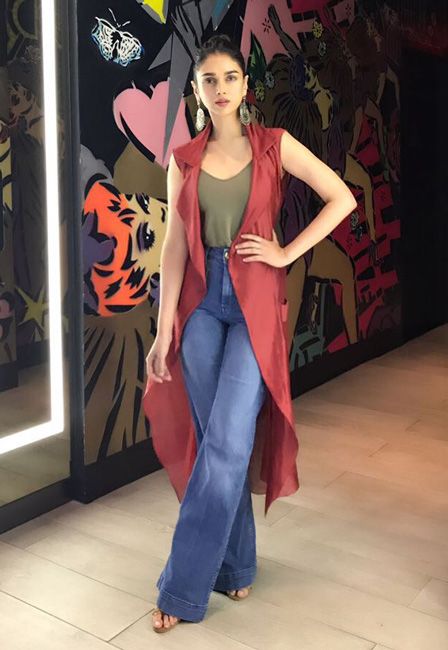 Aditi Rao Hydari Casual, Trench Cape, Aditi Rao Hydari, Aditi Rao, Desi Fashion Casual, Fashion Design Patterns, Red Carpet Look, Fashion Vocabulary, Everyday Fashion Outfits