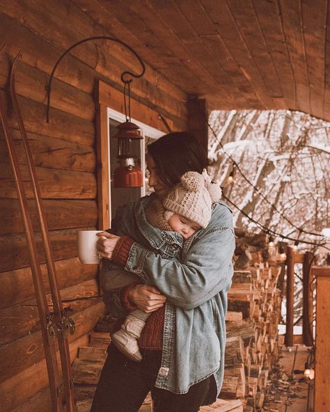 Outdoor Camping Outfits, Foto Kids, Moms Goals, Foto Baby, Future Mom, A Cabin, Camping Outfits, Family Goals, Future Baby