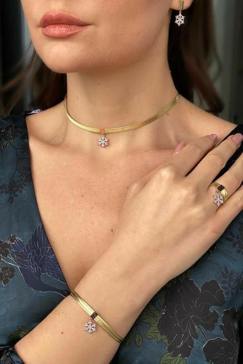 Nackles Design, Necklace Design Ideas, Classy Bracelets, Gold Necklace Design, Women Gold Necklace, Fashion Jewelry Necklaces Gold, New Gold Jewellery Designs, Modern Gold Jewelry, Gold Jewelry Simple Necklace