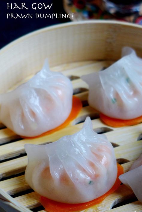 A close up shot of Har Gow in a steamer basket. You can see the pink, cooked prawns inside the translucent wrapper. Spring Rolls Shrimp, Crystal Shrimp, Dumplings Recipe Chinese, Har Gow, Dumpling Recipes, Prawn Dumplings, Dim Sum Dumplings, Chinese Dumpling, Translucent Skin